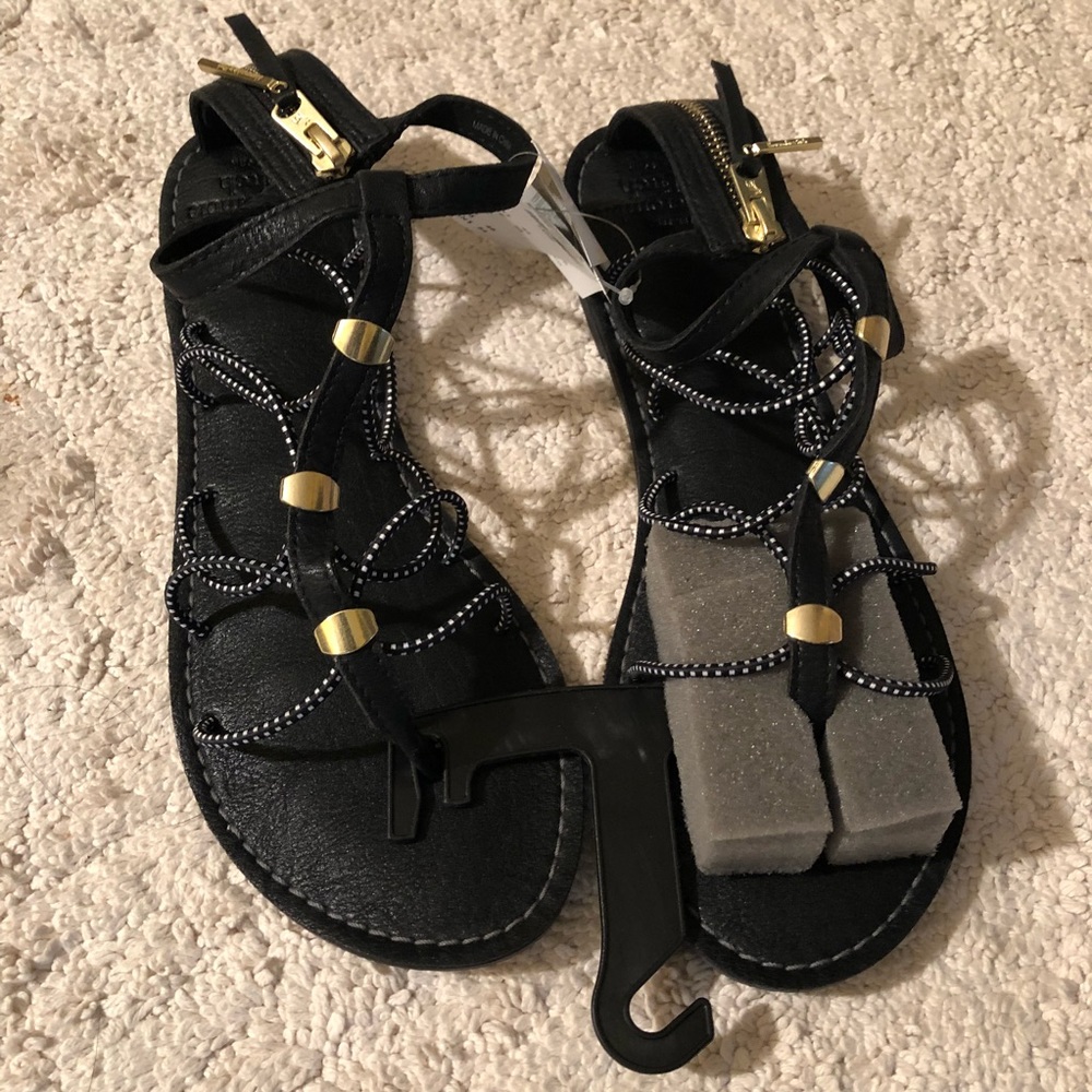 Bungee T-Strap Sandals